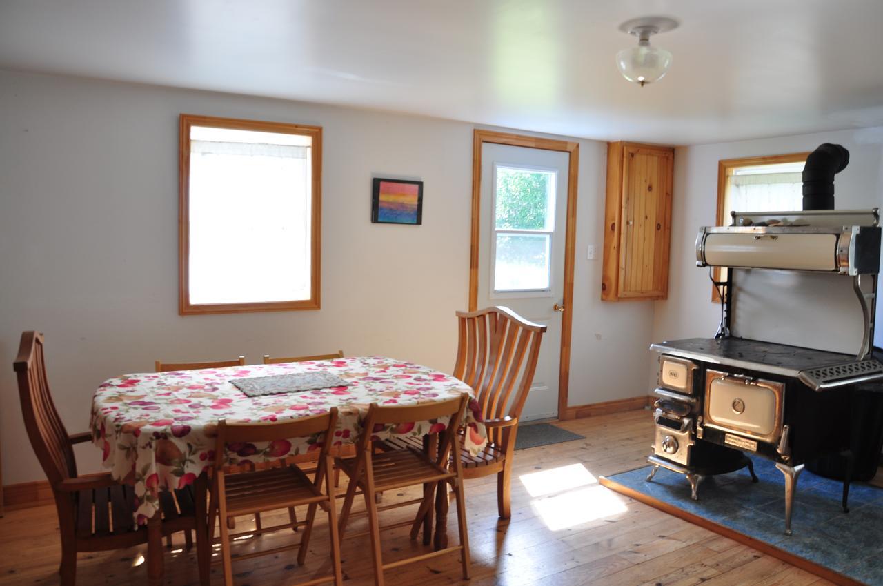 Гостевой дом Breton Cove Farmhouse Indian Brook Экстерьер фото